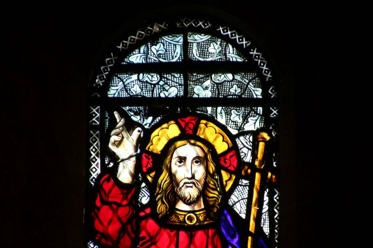 stain glass of Jesus Christ how to follow in Jesus’ footsteps