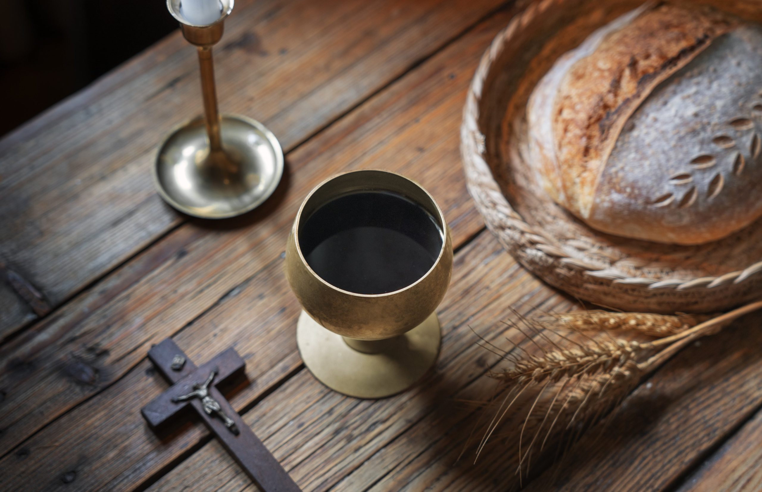 Arrangement for mass | Image Source: Freepik